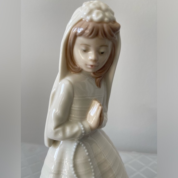 Nao by Lladro First Communion Girl #0236 - Picture 5 of 6